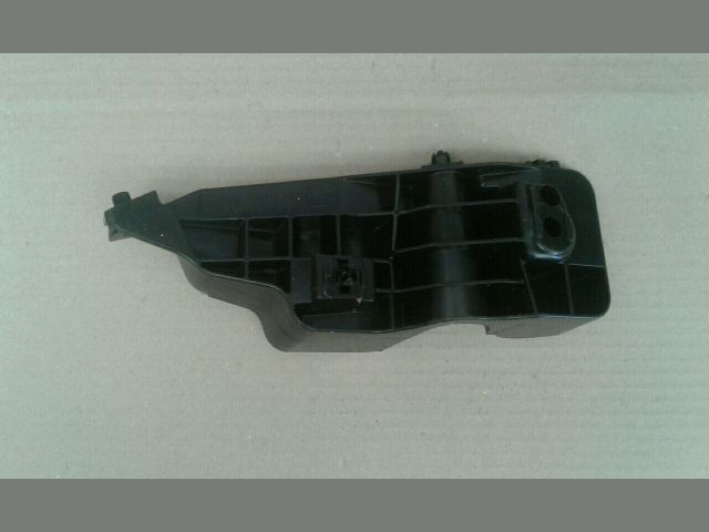 bontott SUZUKI SWIFT IV Bal első Oldal Lökhárító Tartó (Műanyag)