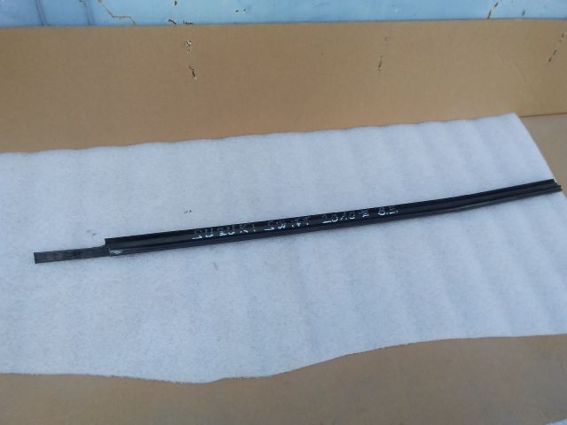 bontott SUZUKI SWIFT IV Bal első Vízlehúzó Gumicsík