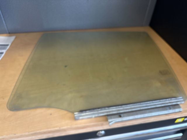 bontott SUZUKI SWIFT IV Bal hátsó Ablak