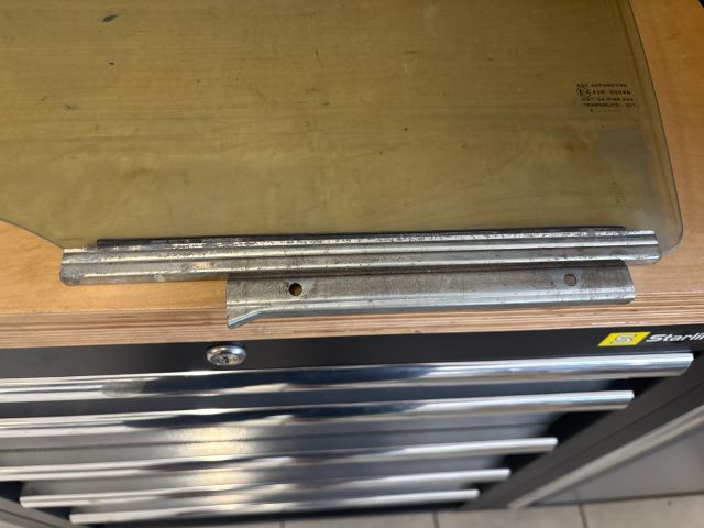 bontott SUZUKI SWIFT IV Bal hátsó Ablak