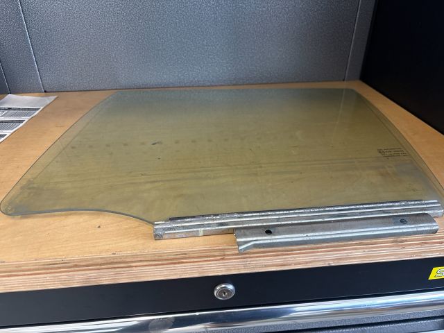 bontott SUZUKI SWIFT IV Bal hátsó Ablak