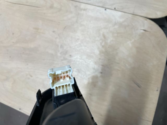 bontott SUZUKI SWIFT IV Bal hátsó Ablakemelő Kapcsoló