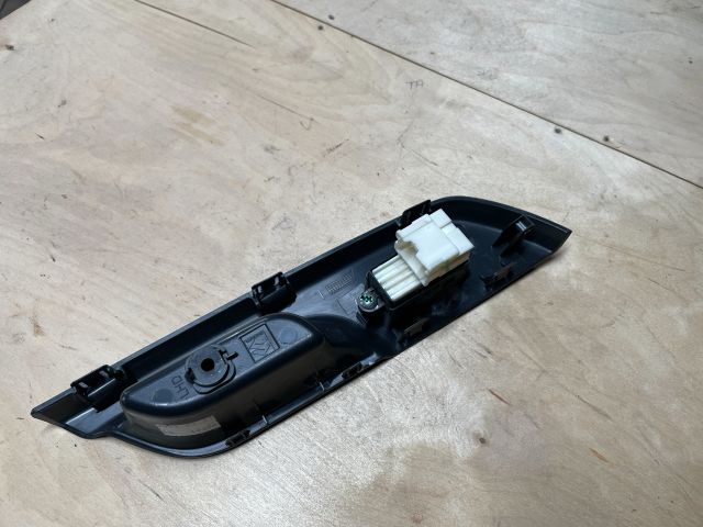 bontott SUZUKI SWIFT IV Bal hátsó Ablakemelő Kapcsoló