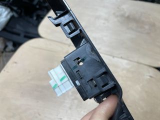 bontott SUZUKI SWIFT IV Bal hátsó Ablakemelő Kapcsoló