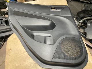 bontott SUZUKI SWIFT IV Bal hátsó Ajtó Kárpit