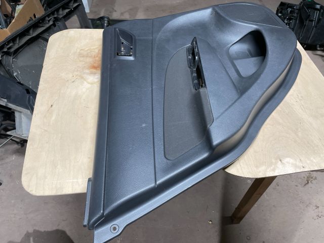 bontott SUZUKI SWIFT IV Bal hátsó Ajtó Kárpit