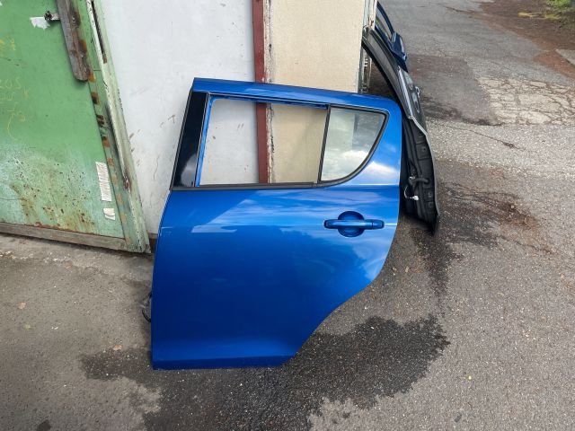 bontott SUZUKI SWIFT IV Bal hátsó Ajtó (Részeivel)