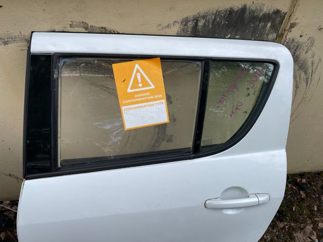 bontott SUZUKI SWIFT IV Bal hátsó Ajtó (Részeivel)