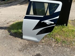 bontott SUZUKI SWIFT IV Bal hátsó Ajtó (Részeivel)