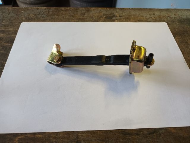 bontott SUZUKI SWIFT IV Bal hátsó Ajtóhatároló