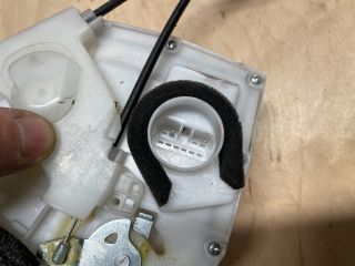 bontott SUZUKI SWIFT IV Bal hátsó Ajtózár