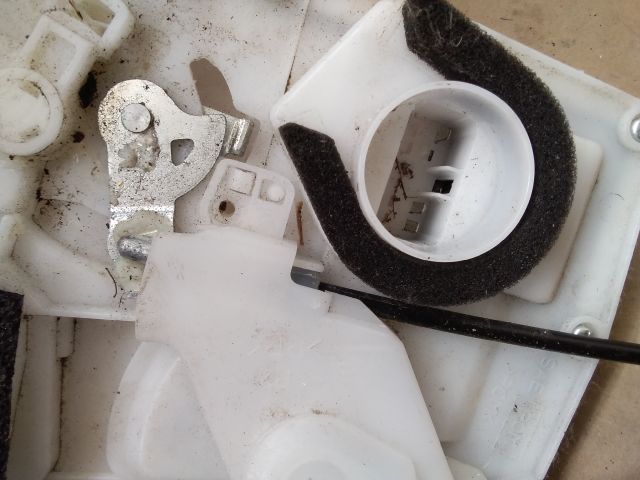 bontott SUZUKI SWIFT IV Bal hátsó Ajtózár