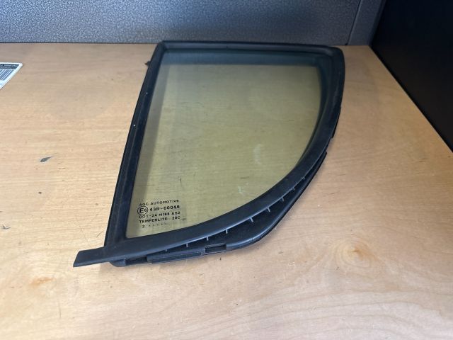 bontott SUZUKI SWIFT IV Bal hátsó Fixüveg (Ajtóban)