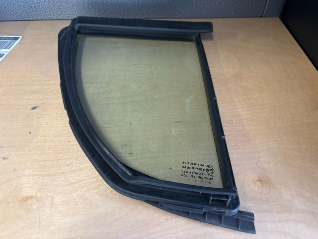 bontott SUZUKI SWIFT IV Bal hátsó Fixüveg (Ajtóban)