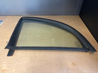 bontott SUZUKI SWIFT IV Bal hátsó Fixüveg (Ajtóban)