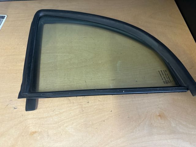 bontott SUZUKI SWIFT IV Bal hátsó Fixüveg (Ajtóban)