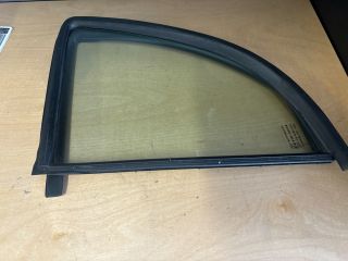 bontott SUZUKI SWIFT IV Bal hátsó Fixüveg (Ajtóban)