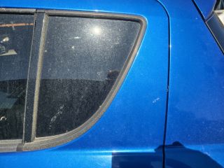 bontott SUZUKI SWIFT IV Bal hátsó Fixüveg (Ajtóban)