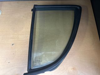 bontott SUZUKI SWIFT IV Bal hátsó Fixüveg (Ajtóban)