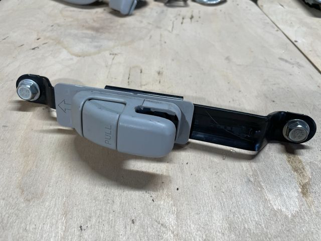 bontott SUZUKI SWIFT IV Biztonsági Öv Magasság Állító