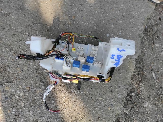 bontott SUZUKI SWIFT IV Biztosítéktábla Utastér