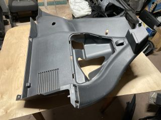 bontott SUZUKI SWIFT IV Csomagtartó Burkolat (Műanyag)