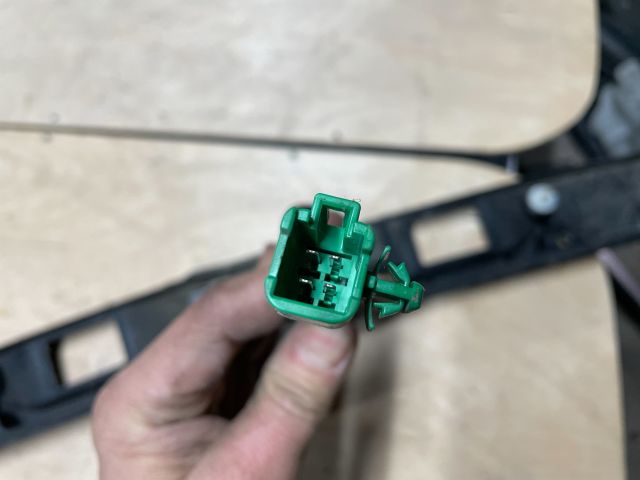 bontott SUZUKI SWIFT IV Csomagtér Nyitó Kar / Gomb