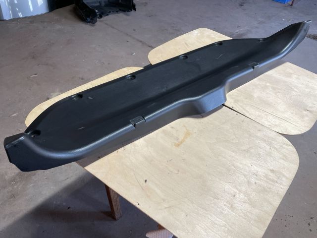 bontott SUZUKI SWIFT IV Csomagtérajtó Kárpit