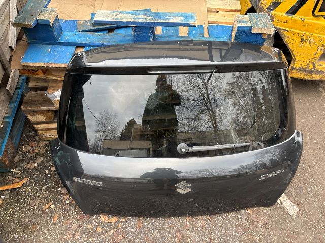 bontott SUZUKI SWIFT IV Csomagtérajtó (Részeivel)