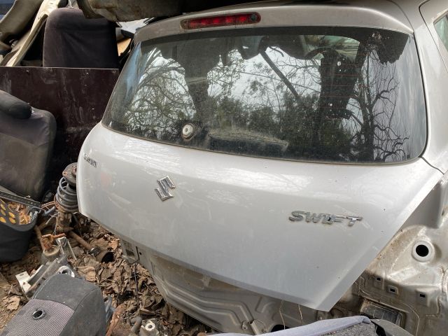 bontott SUZUKI SWIFT IV Csomagtérajtó (Részeivel)