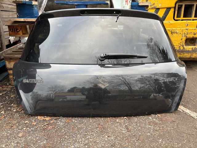 bontott SUZUKI SWIFT IV Csomagtérajtó (Részeivel)