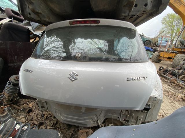 bontott SUZUKI SWIFT IV Csomagtérajtó (Részeivel)
