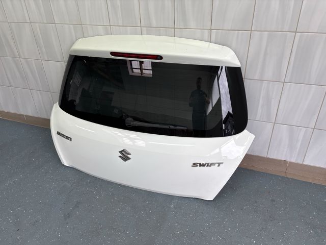 bontott SUZUKI SWIFT IV Csomagtérajtó (Részeivel)