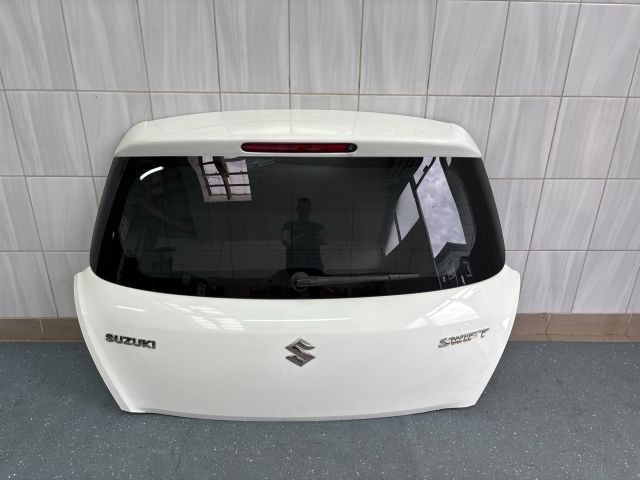 bontott SUZUKI SWIFT IV Csomagtérajtó (Részeivel)