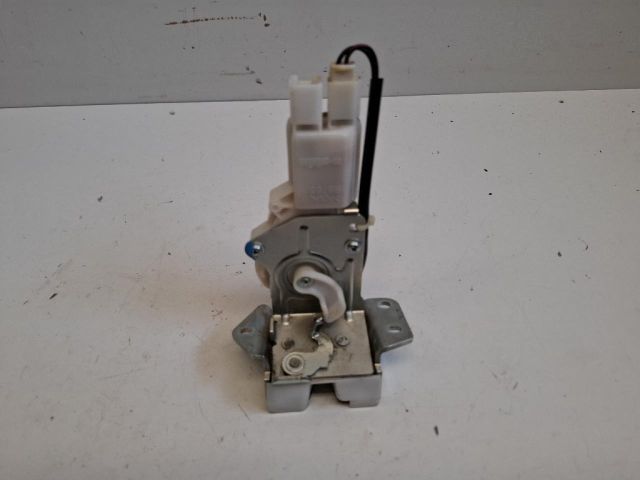 bontott SUZUKI SWIFT IV Csomagtérajtó Zárszerkezet