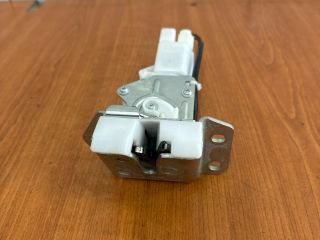 bontott SUZUKI SWIFT IV Csomagtérajtó Zárszerkezet