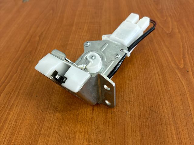 bontott SUZUKI SWIFT IV Csomagtérajtó Zárszerkezet