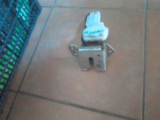 bontott SUZUKI SWIFT IV Csomagtérajtó Zárszerkezet