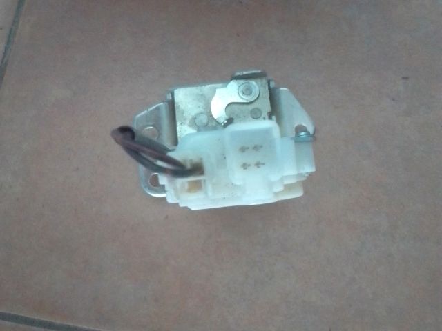 bontott SUZUKI SWIFT IV Csomagtérajtó Zárszerkezet