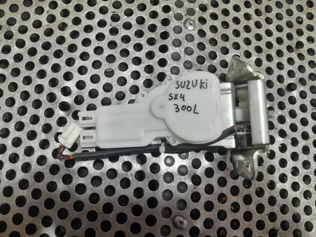 bontott SUZUKI SWIFT IV Csomagtérajtó Zárszerkezet