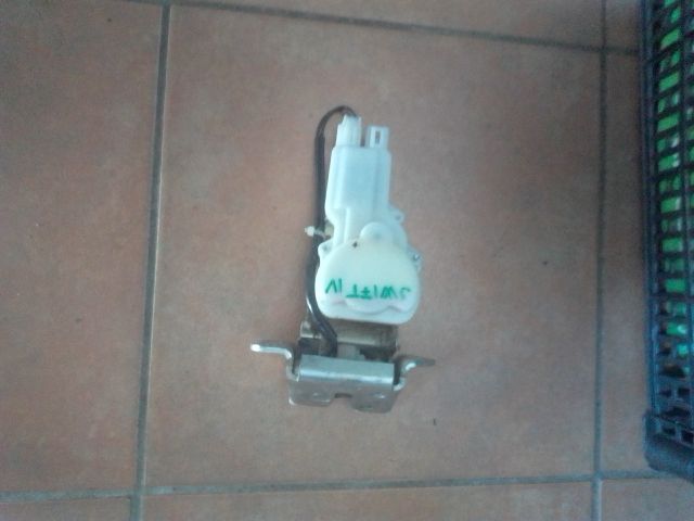 bontott SUZUKI SWIFT IV Csomagtérajtó Zárszerkezet