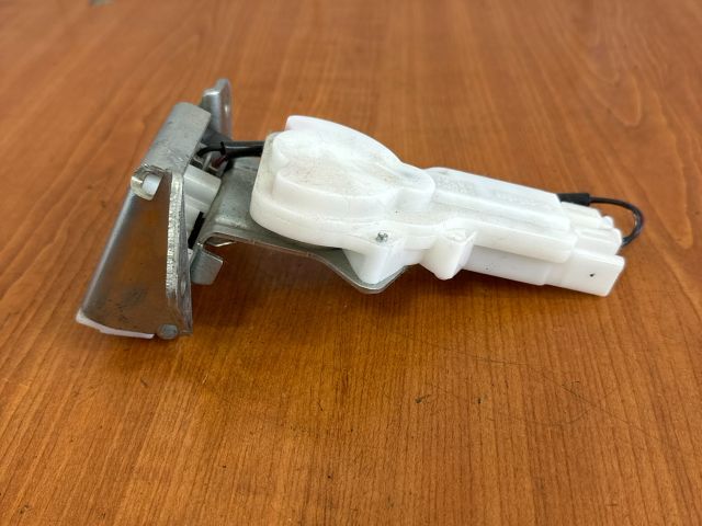 bontott SUZUKI SWIFT IV Csomagtérajtó Zárszerkezet