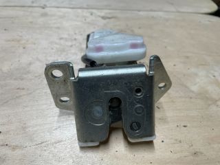 bontott SUZUKI SWIFT IV Csomagtérajtó Zárszerkezet