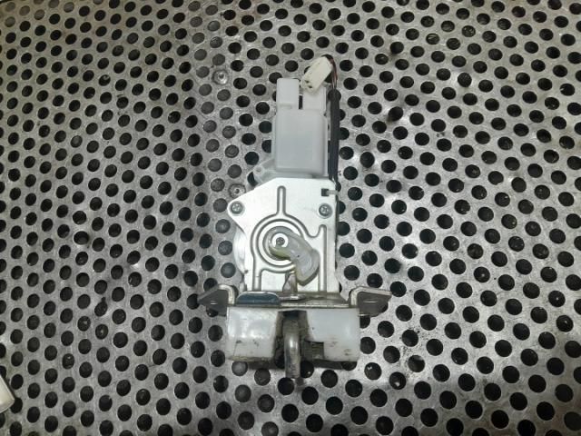 bontott SUZUKI SWIFT IV Csomagtérajtó Zárszerkezet