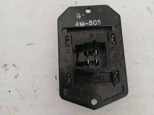 bontott SUZUKI SWIFT IV Előtét Ellenállás Fűtőmotor