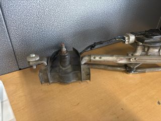 bontott SUZUKI SWIFT IV Első Ablaktörlő Szerkezet Motorral