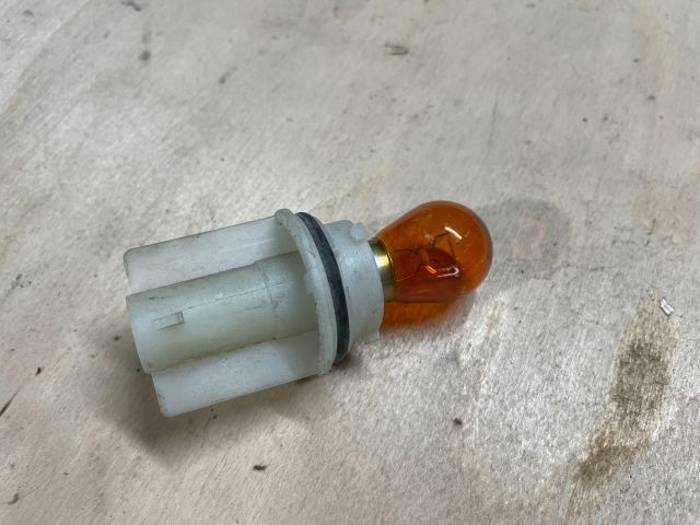 bontott SUZUKI SWIFT IV Első Irányjelző Foglalat