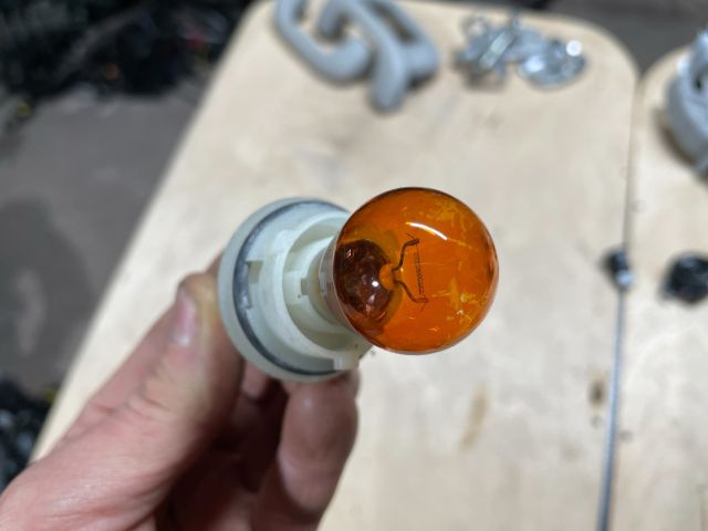 bontott SUZUKI SWIFT IV Első Irányjelző Foglalat