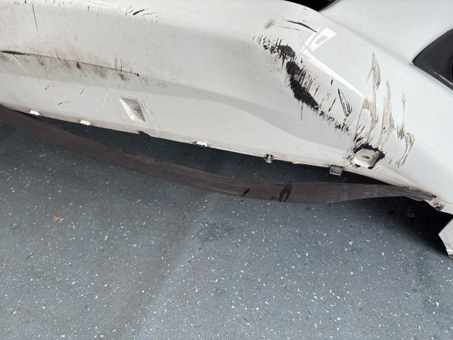 bontott SUZUKI SWIFT IV Első Lökhárító (Részeivel)