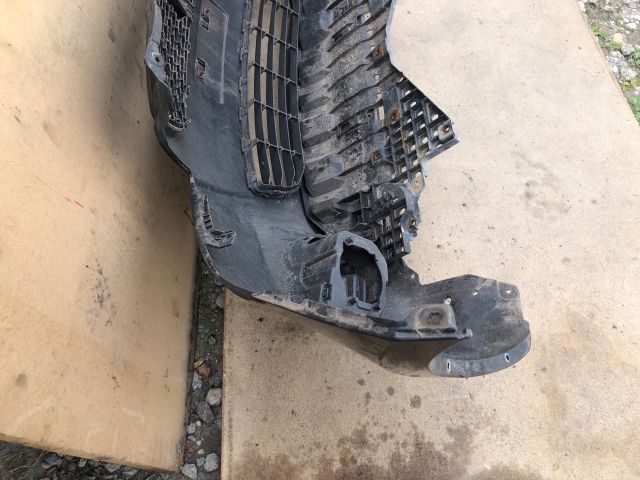 bontott SUZUKI SWIFT IV Első Lökhárító (Részeivel)